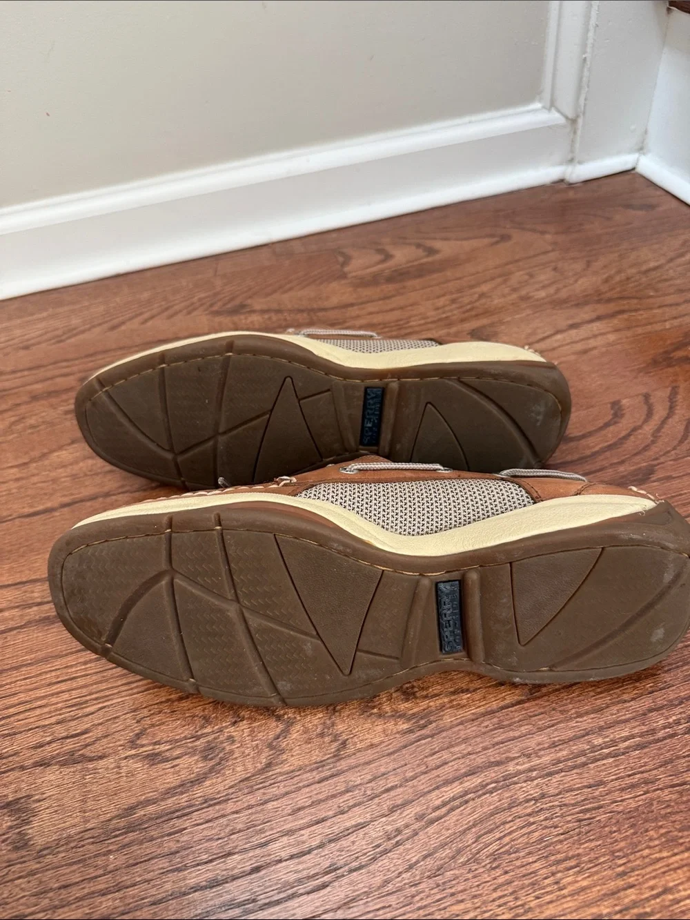 Sperry Top Sider Chestnut Brown Leather Boat Shoes with Contrast Laces